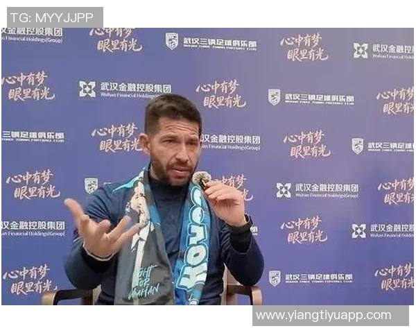 三镇新任主帅莫拉强调将根据球员特点制定战术追求进攻风格不变